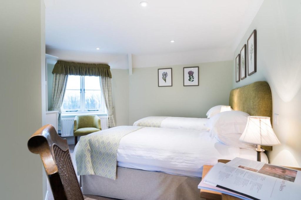 hotel_room