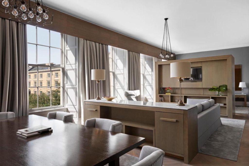 hotel_room