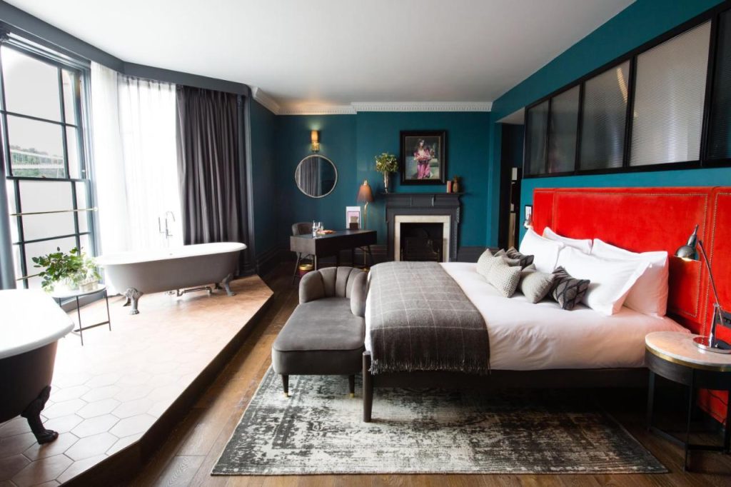 hotel_room