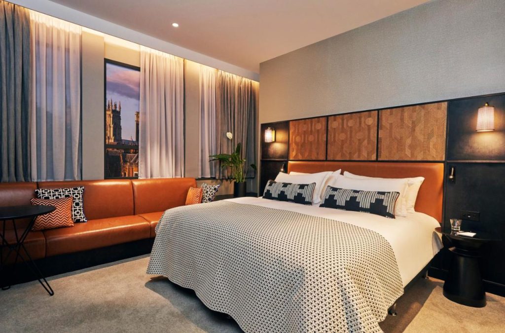 hotel_room