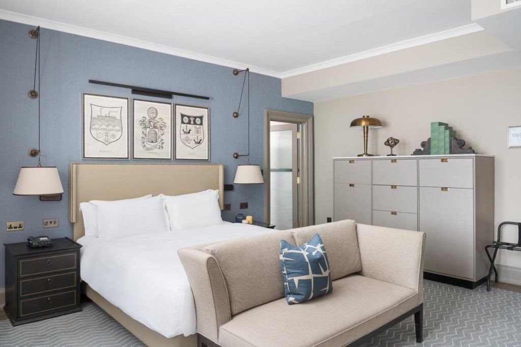 hotel_room