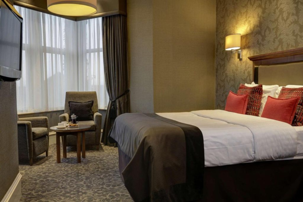 hotel_room