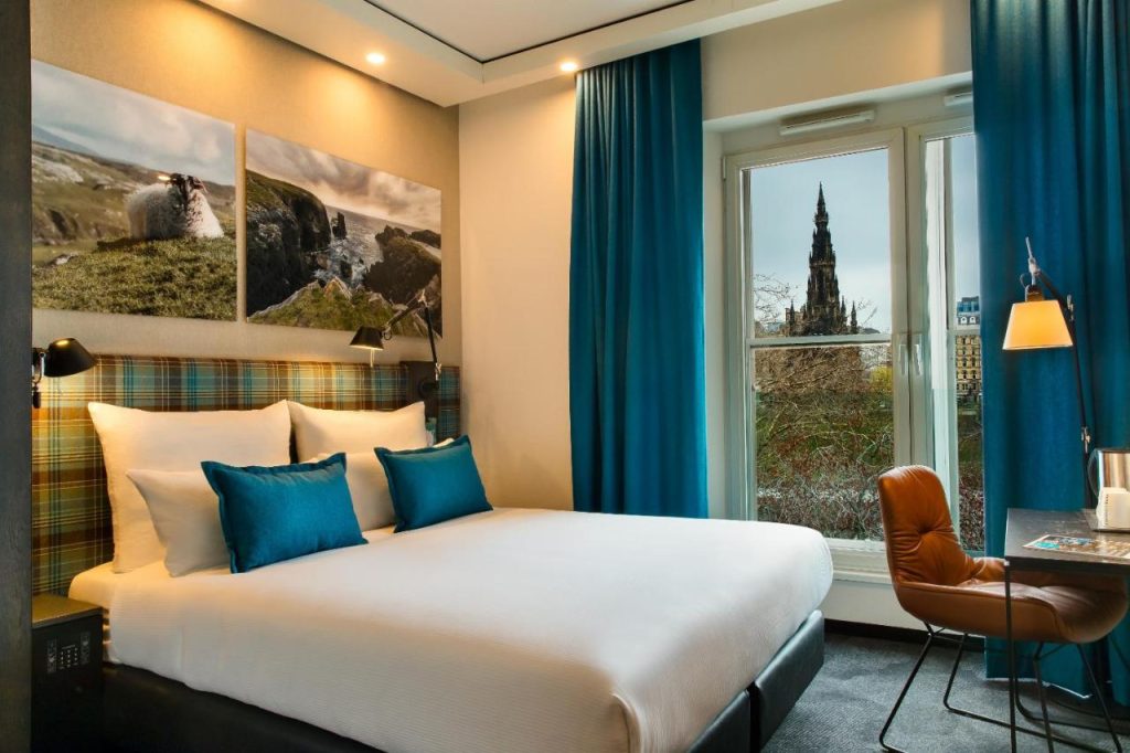 hotel_room