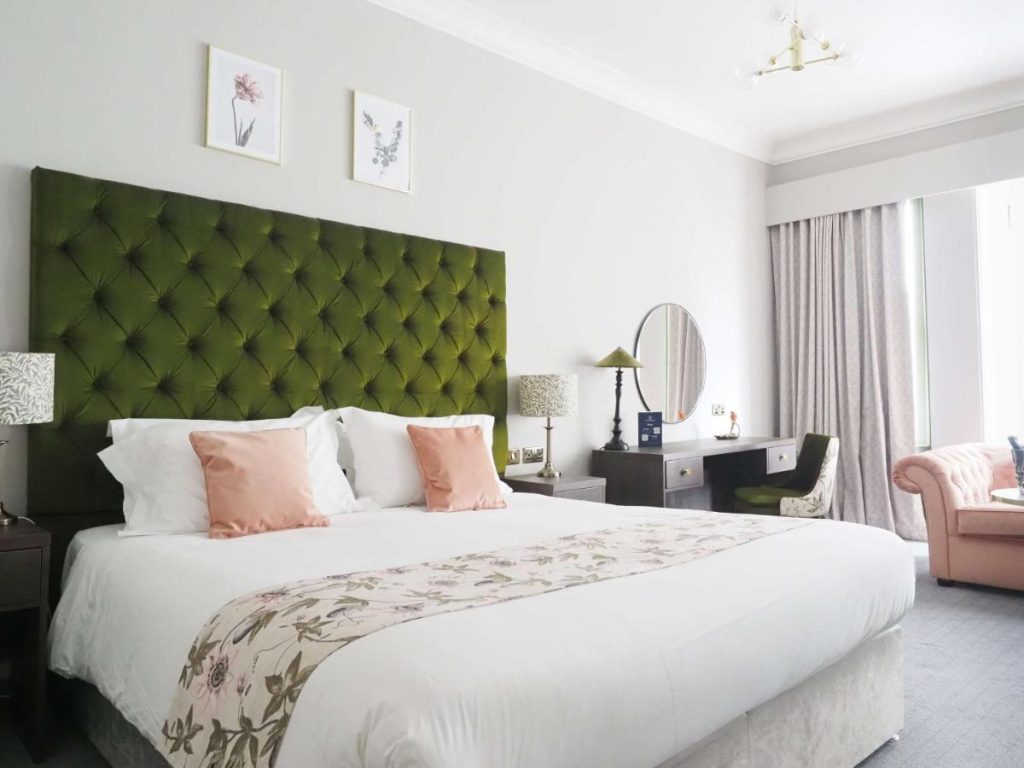 hotel_room