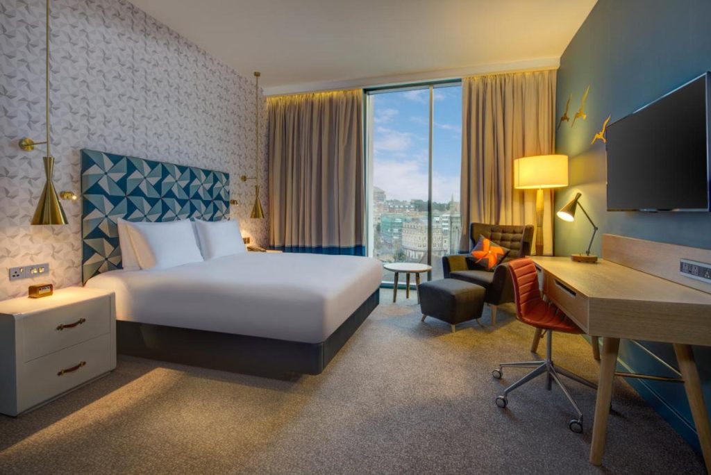 hotel_room