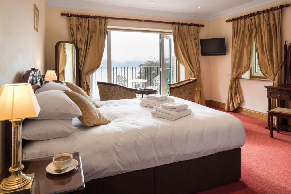 hotel_room