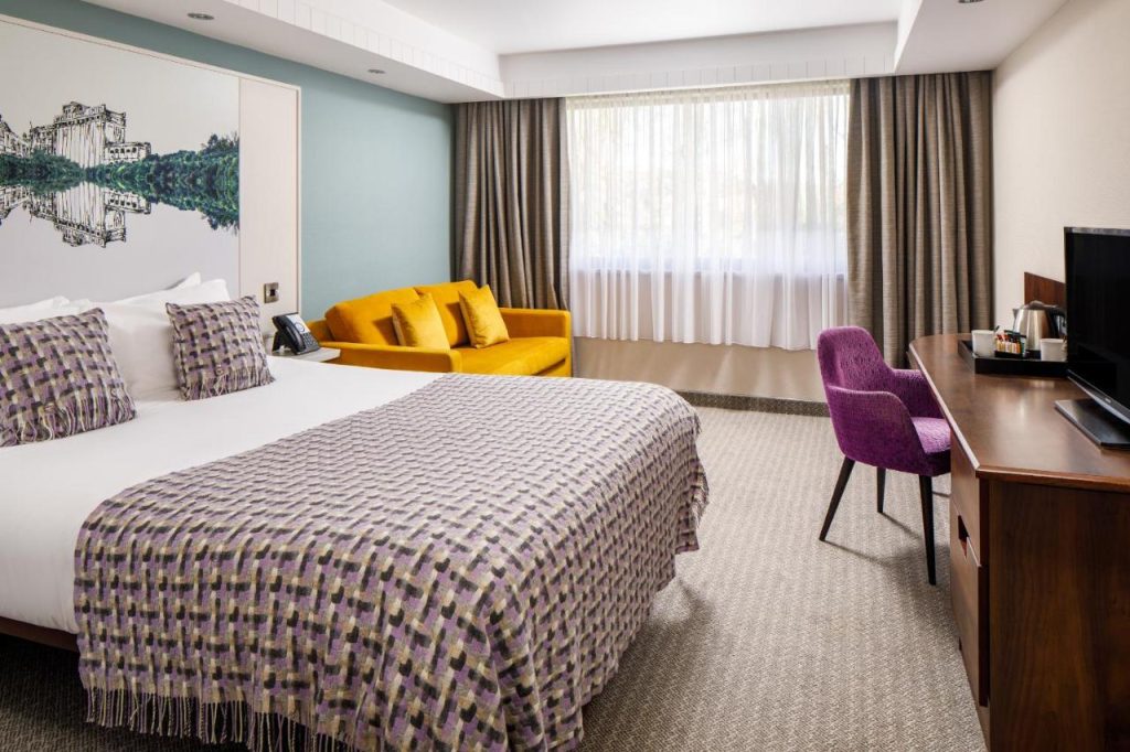 hotel_room